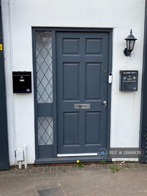 2 bedroom flat in Bourne Street, Coseley, WV14 (2 bed) (#2668878)