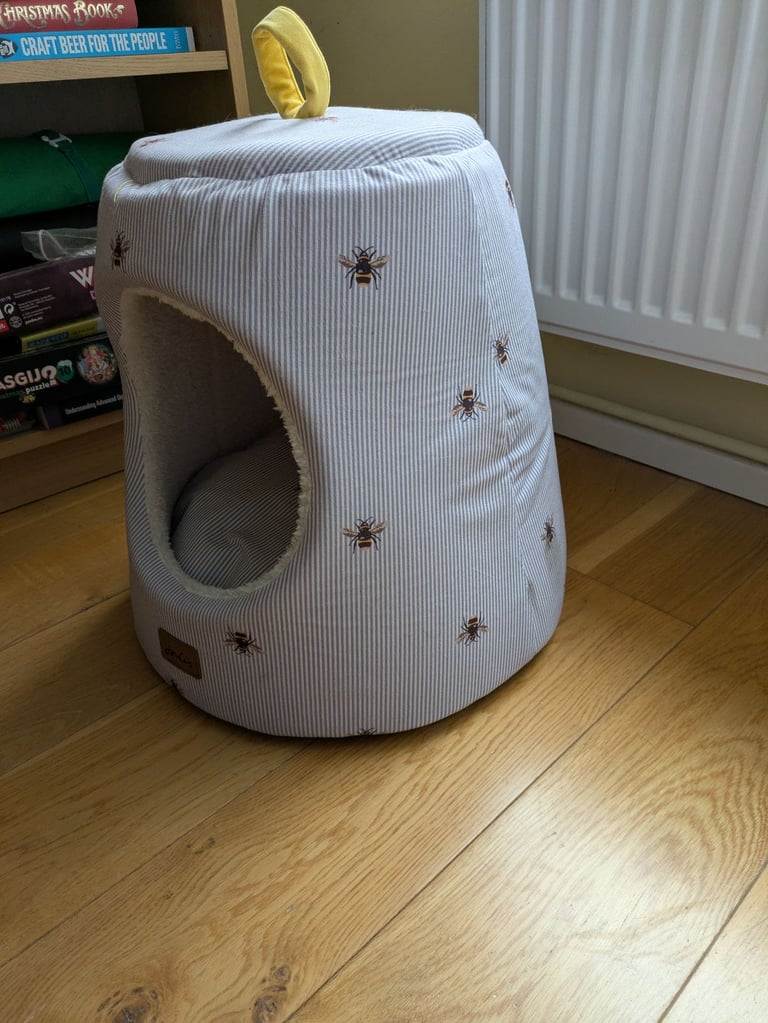 Joules cat bed