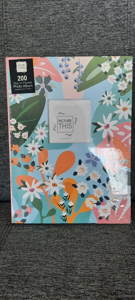 Floral Photo Album, 5x7in Prints, 200 Pockets, Flowers Hardcover, 28x20.5cm. Brand New. RRP £22!