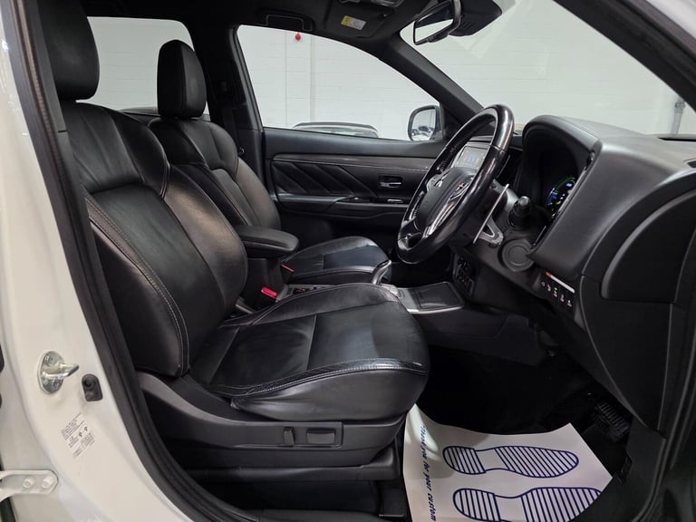 2019 Mitsubishi Outlander 2.4h TwinMotor 13.8kWh 4hs CVT 4WD Euro 6 (s/s) 5dr ESTATE Petrol/Elect...