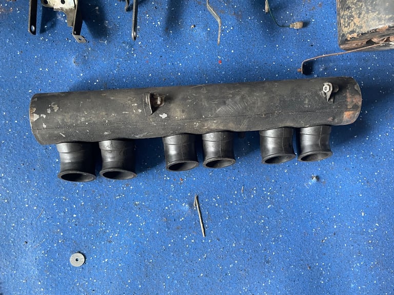 Triumph 2500 Lucas injection system