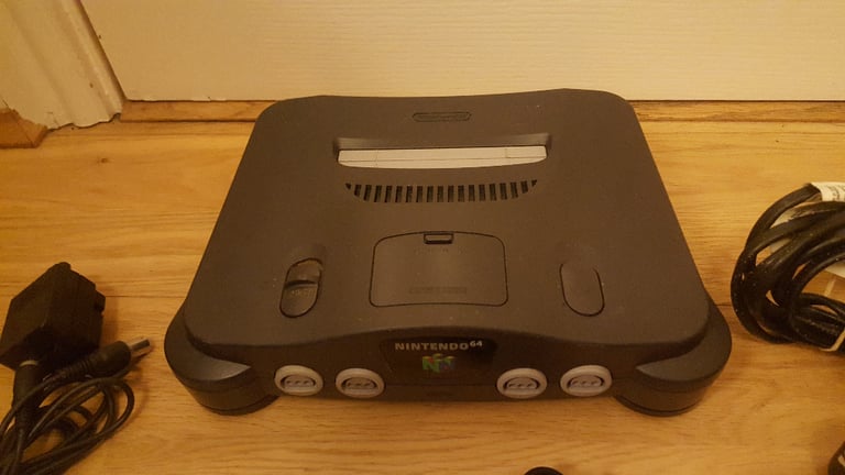NINTENDO N64 CONSOLE WITH OFFICIAL CONTROLLER & LEADS