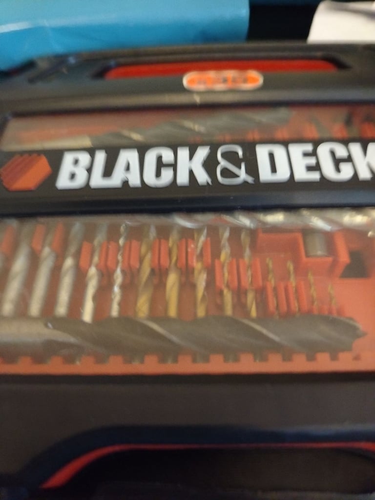 Cordless drill and drill bits 