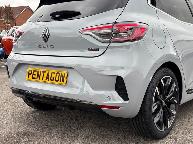  Renault Clio 1.6 E Tech Techno Hatchback 5dr Petrol Hybrid Auto Euro 6 s/s 145