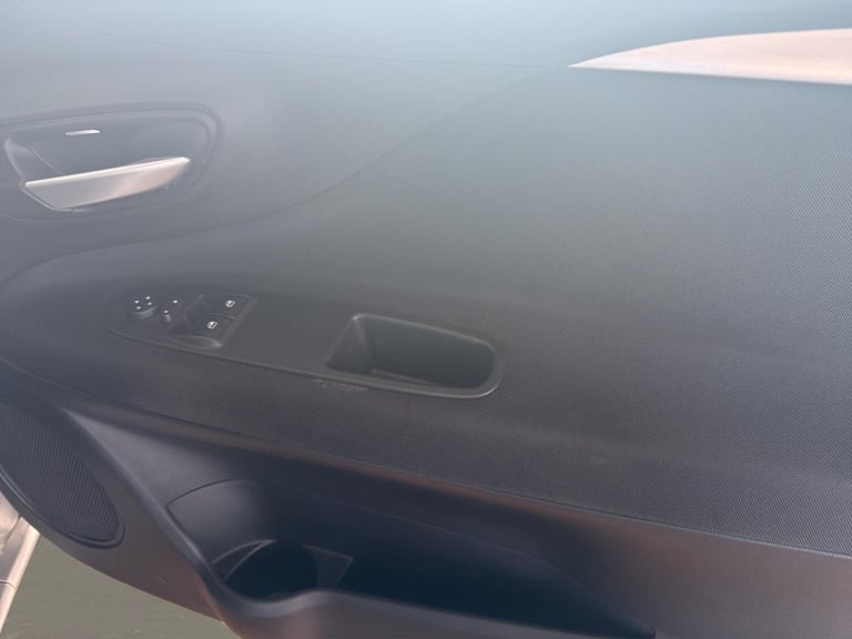 2013 Fiat Punto 1.4 Easy 3dr HATCHBACK Petrol Manual