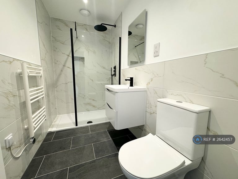 1 bedroom flat in Cathedral Road, Cardiff, CF11 (1 bed) (#2642457)