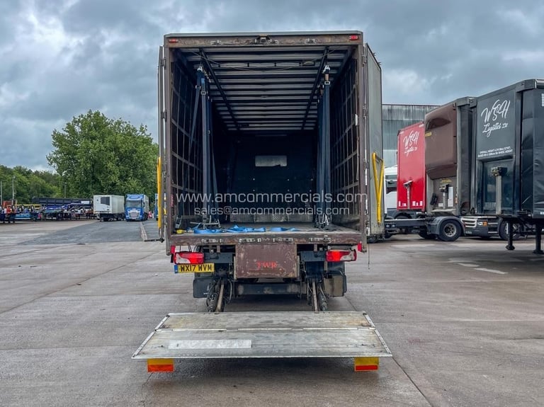 2017 (17) SCANIA P280 6X2 TAG CURTAINSIDE