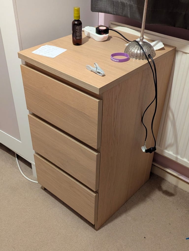 image for 2 bedside drawers 
