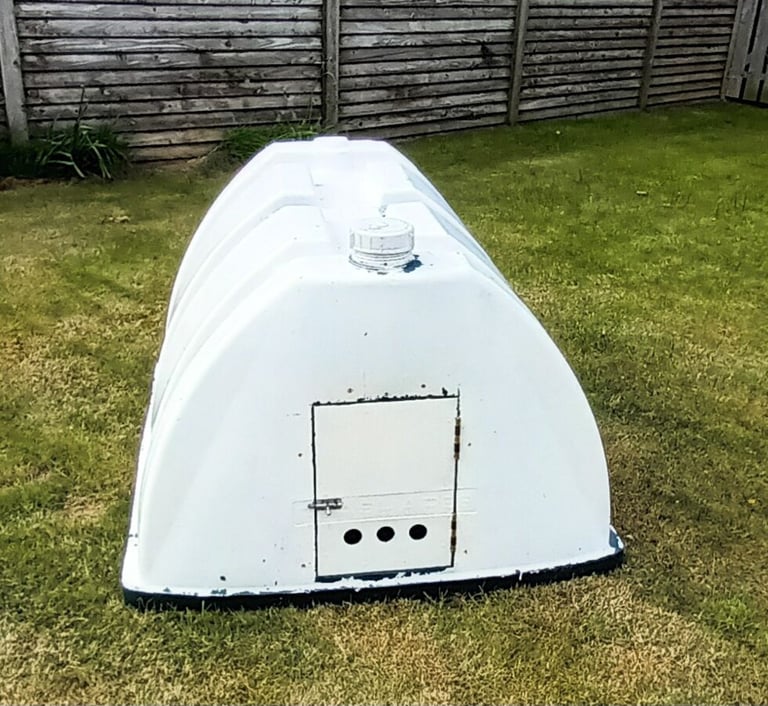 Dog kennel with wooden floor and removable door
