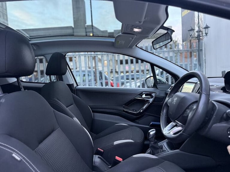 2015 Peugeot 208 1.2 VTi Style 3dr HATCHBACK PETROL Manual