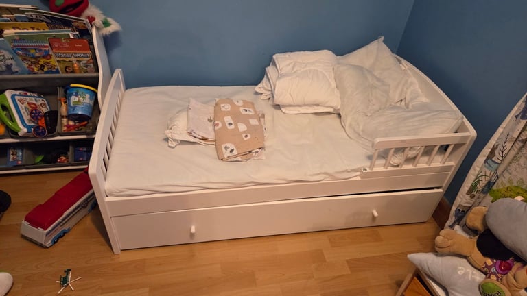image for Toddler bed with drawer
