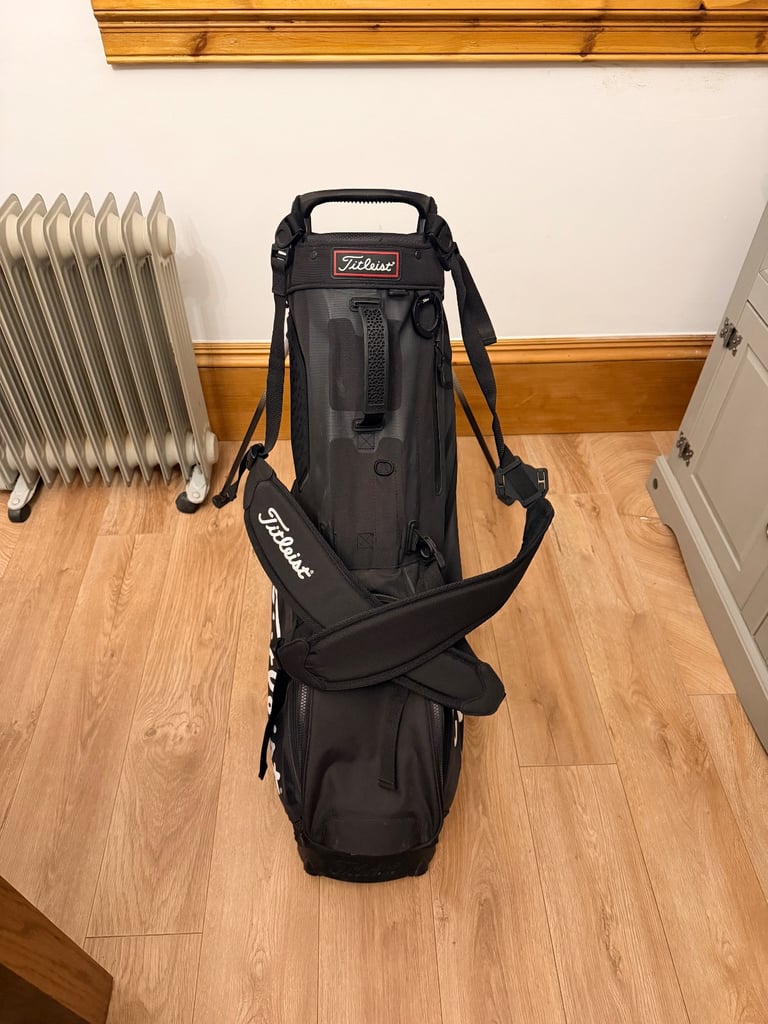 Titleist Players 4 Stand Bag – Excellent Condition with Rain Cover & Straps