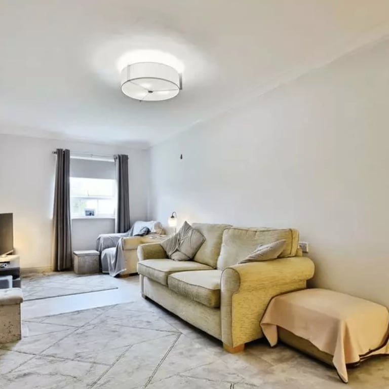 Shelter residence for homeless people in B33 8DR. Just £10 service charges per week!