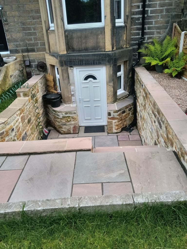 Studio flat/self-contained . Bradford Shipley 