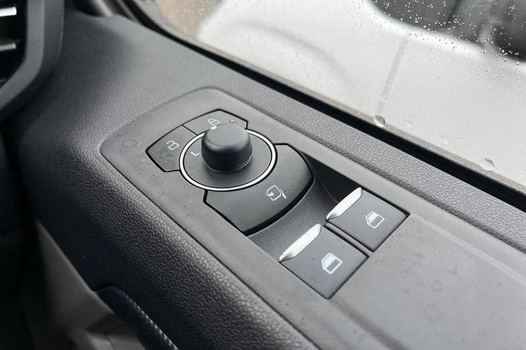 2025 Ford Transit Custom 2.5 320 Duratec 11.8kWh Limited Crew Van Double Cab Petrol Plug-in Hybri...