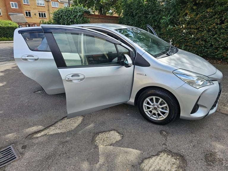 2018 Toyota Yaris 1.5 VVT-h Icon Tech E-CVT Euro 6 (s/s) 5dr Hatchback HYBRID ELECTRIC Automatic