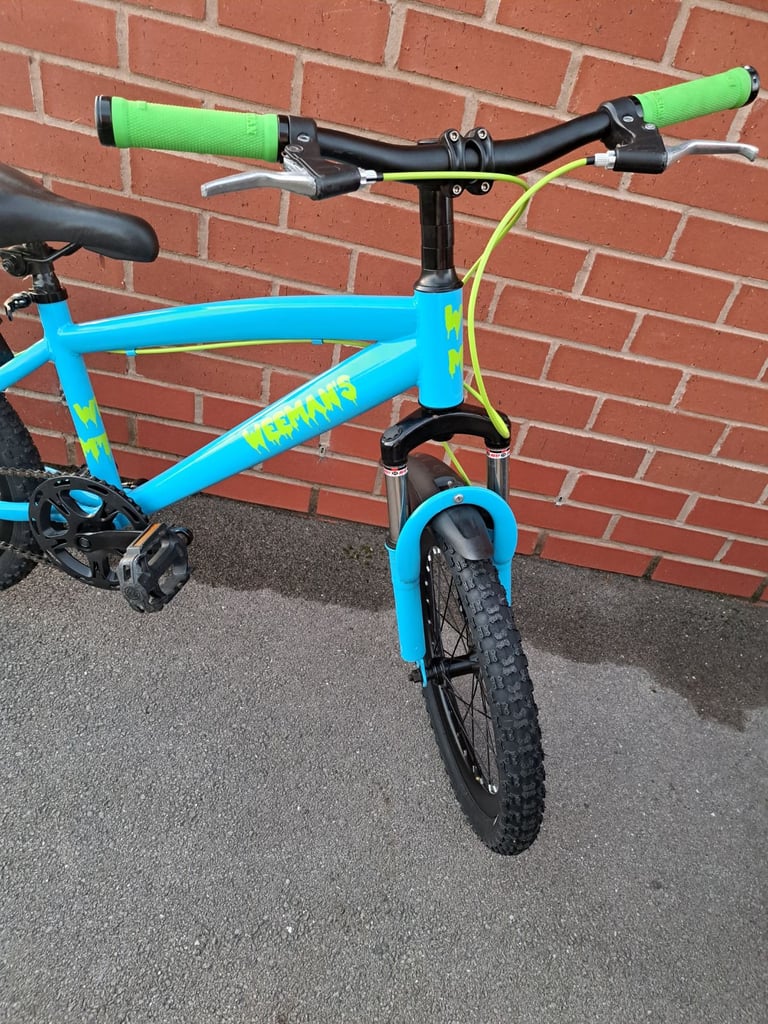 Boys Mountain bike brilliant condition ideal for birthday present or even put away for Christmas 