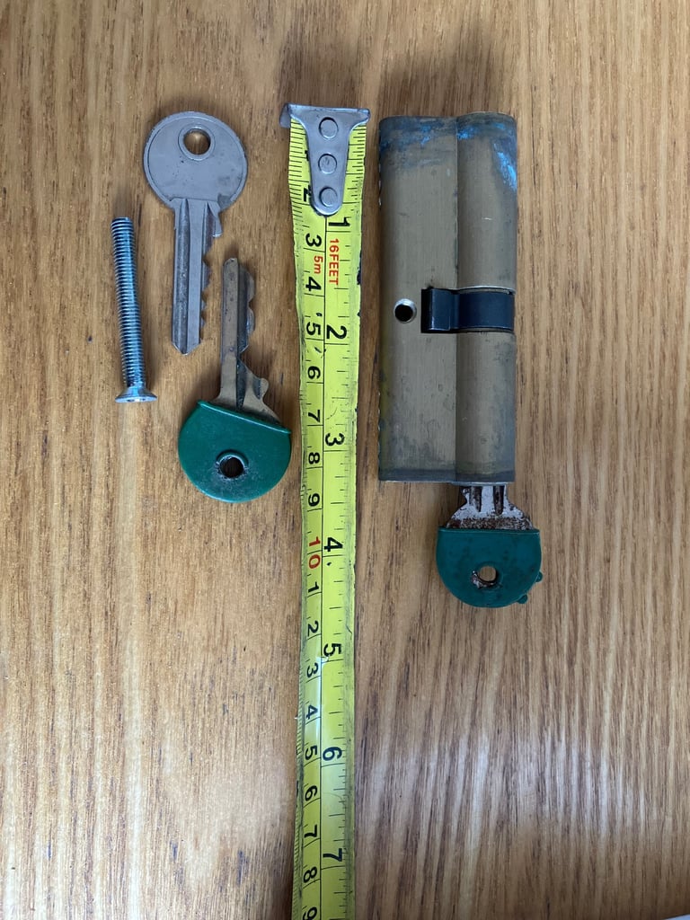 DOOR LOCK &KEYS