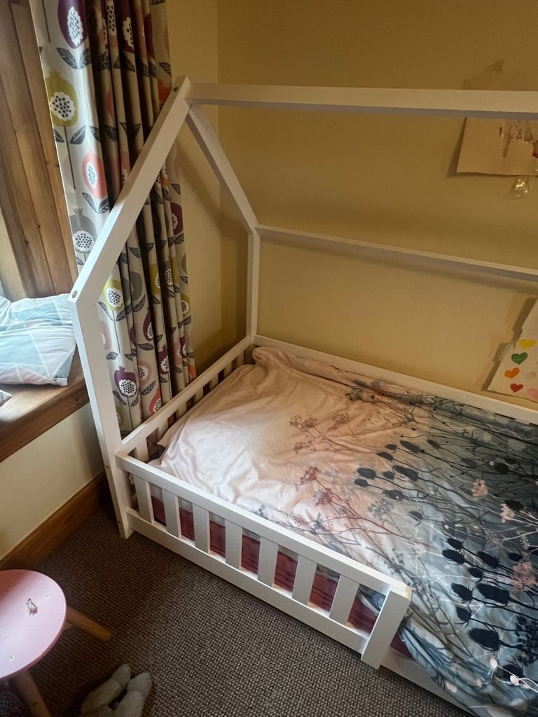 Single Montessori house bed (white)