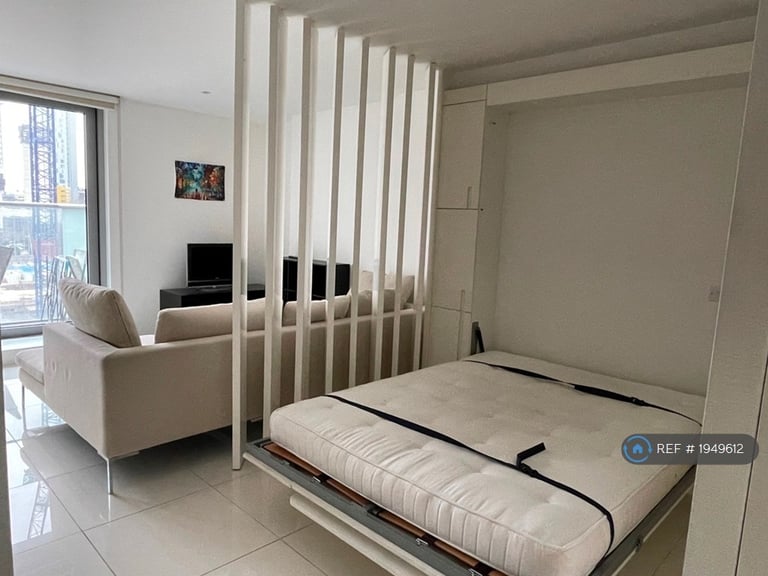 Studio flat in Pan Peninsula Square, London, E14 (#1949612)