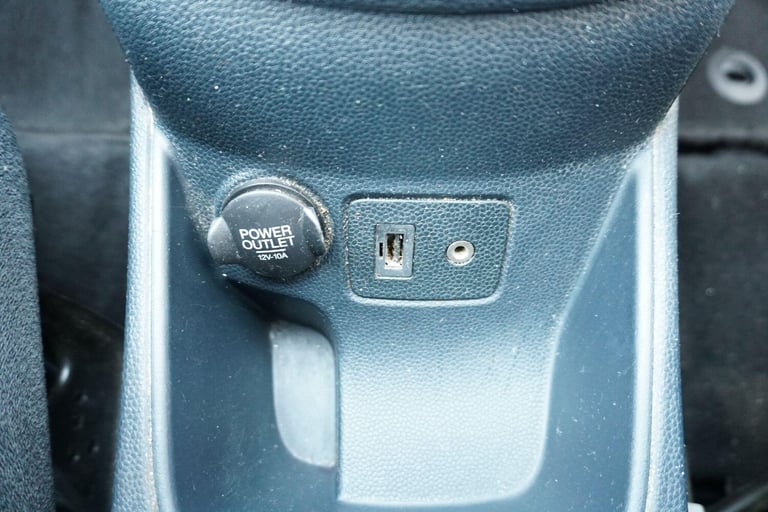 2010 Ford Fiesta 1.6 Titanium 5dr HATCHBACK Petrol Manual