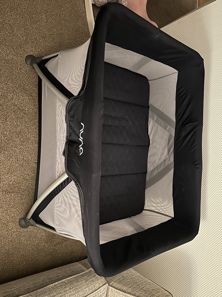 NUNA travel cot 