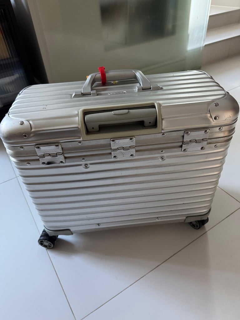 RIMOWA Topas Pilot Case – Silver Aluminium (Made in Germany)