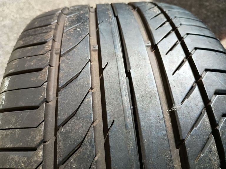 245 40 17" CONTINENTAL TYRE FOR ALLOYS WHEELS