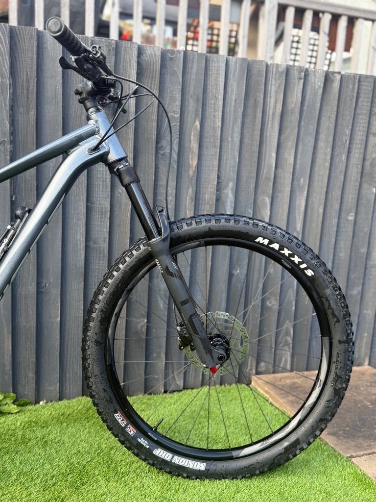 Giant stance 2 