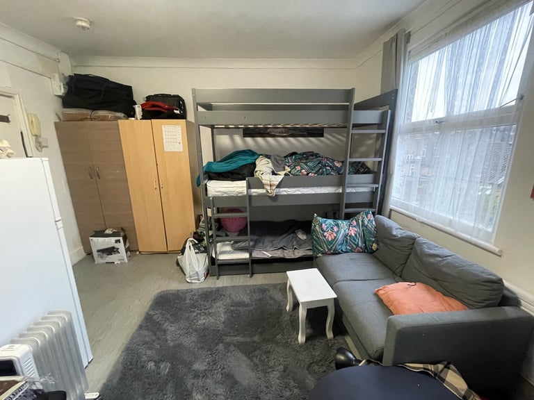 Private room for rent 