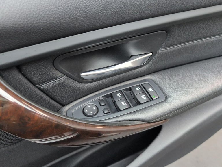 2015 BMW 3 Series 3.0 335i Luxury Saloon 4dr Petrol Auto Euro 6 (s/s) (306 ps) GLASS SUNROOF+ SAL...