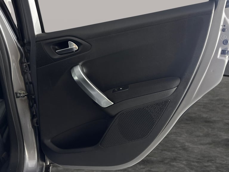 2019 Peugeot 2008 1.2 PureTech Allure Premium SUV 5dr Petrol Manual Euro 6 (s/s) (82 ps) - RE Suv...