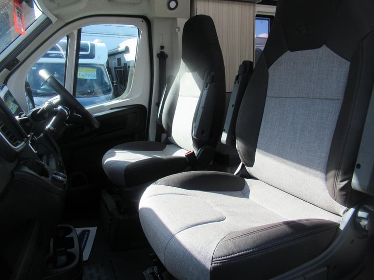 Adria Compact Supreme SL 2.2 Diesel 140BHP Automatic