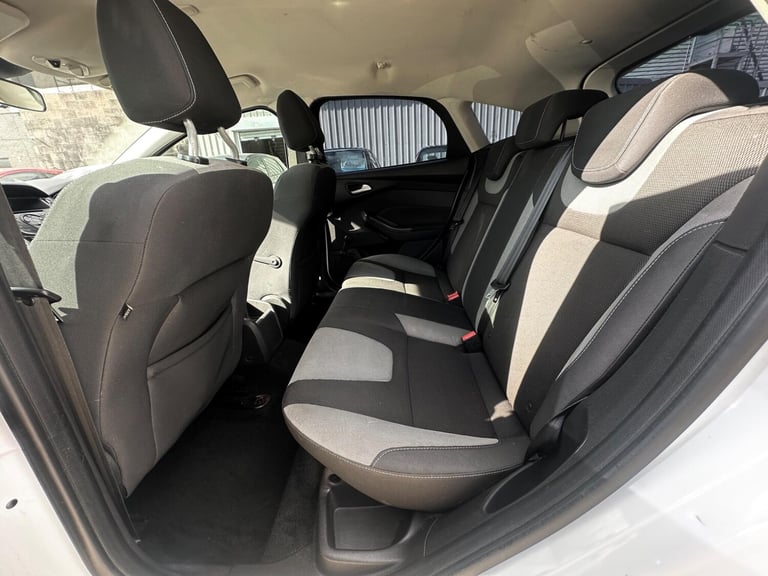  Ford Focus 1.0T EcoBoost Zetec Euro 5 (s/s) 5dr Petrol Manual