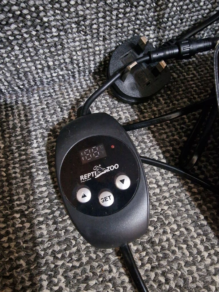 Heat mat with build in thermostat