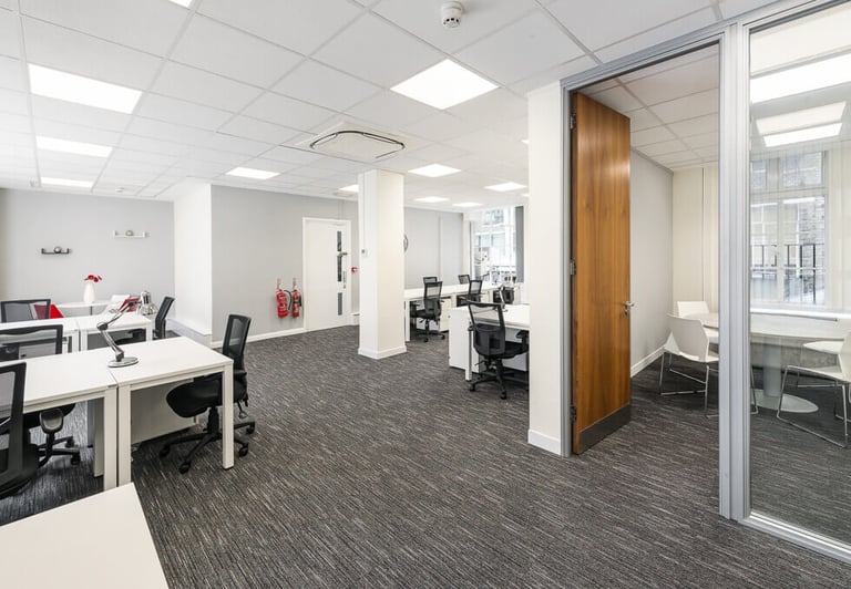 *Fitzrovia* Furnished Private Offices: 5 to 65 desks | Serviced Office to Rent in W1