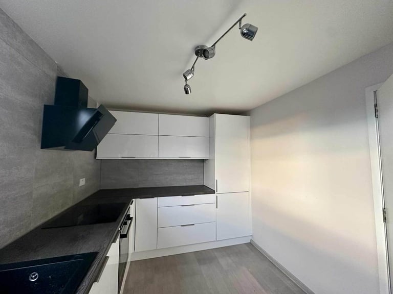 Partly Furnished 3-Bed Flat – Great Location