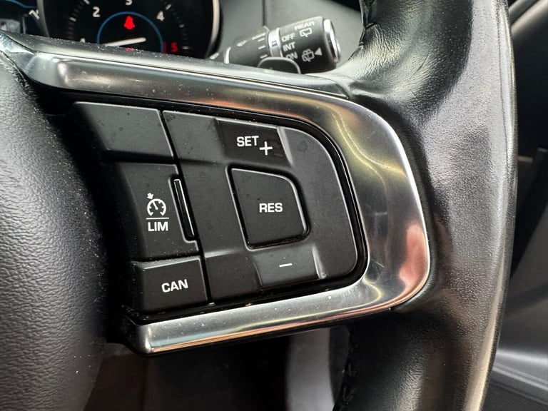 2017 Jaguar F-Pace 2.0d Portfolio 5dr Auto AWD ESTATE DIESEL Automatic