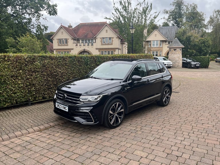 2023 Volkswagen TIGUAN R- Line Pan/r Cameras Full Service History heated steering