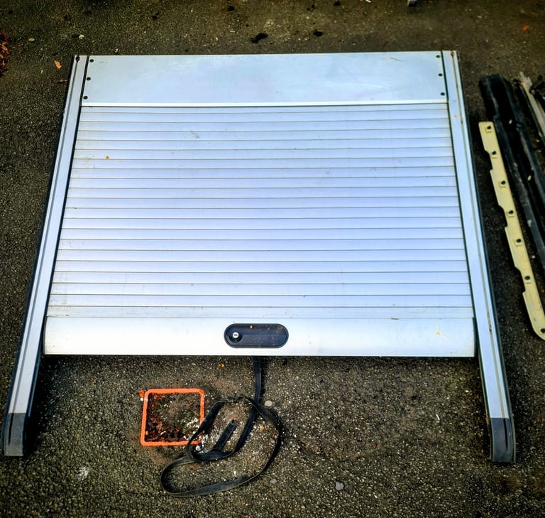 Ford Ranger Wildtrak  Roll-up Cover With Plastic Roof Top Black 2021 Model