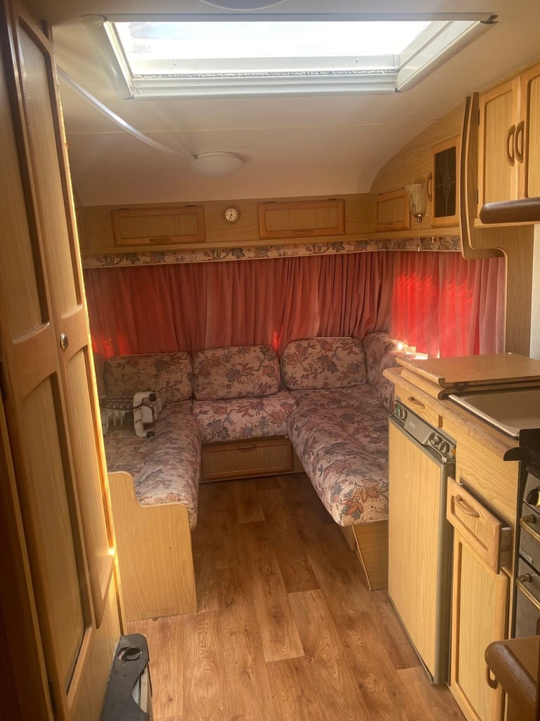 2000 Pageant Caravan To Rent