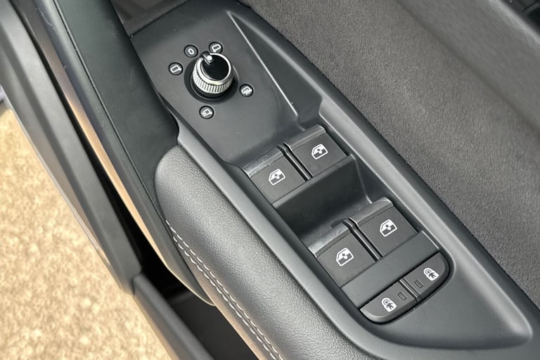 2023 Audi Q5 Edition 1 40 TDI quattro 204 PS S tronic SUV DIESEL Automatic