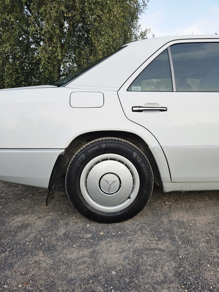 1992 Mercedes-Benz 200E