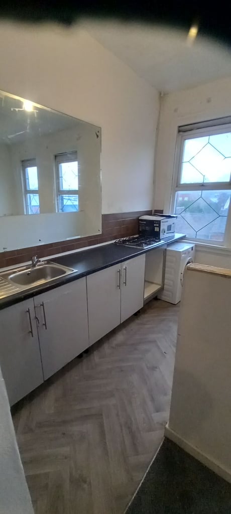 **LET BY** HIGH SPEC ** 1 BEDROOM ** FLAT 1 ** 6 WATERLOO ROAD **