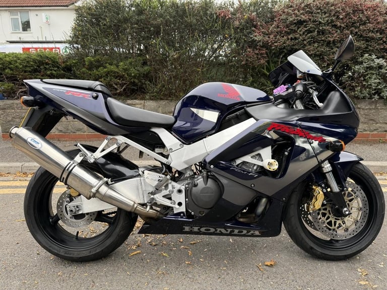 image for HONDA CBR900RR FIREBLADE 2002