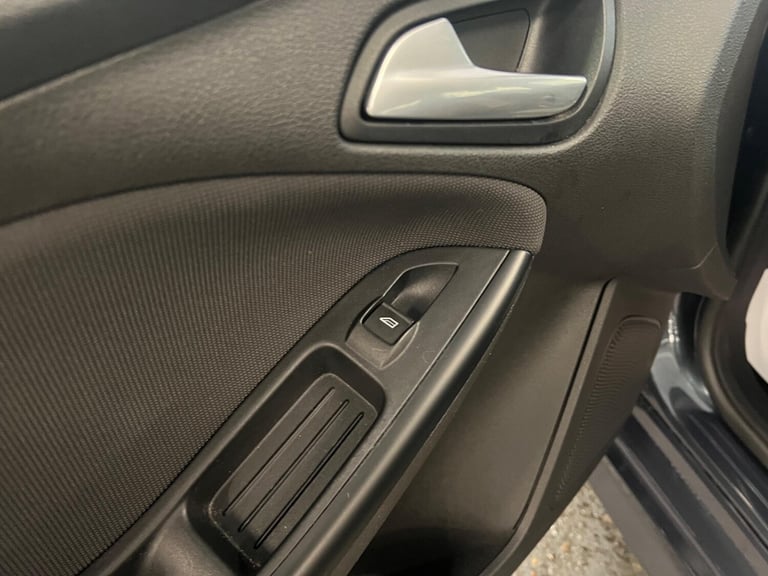 2014 Ford Focus 1.0T EcoBoost Zetec S Euro 5 (s/s) 5dr HATCHBACK Petrol Manual