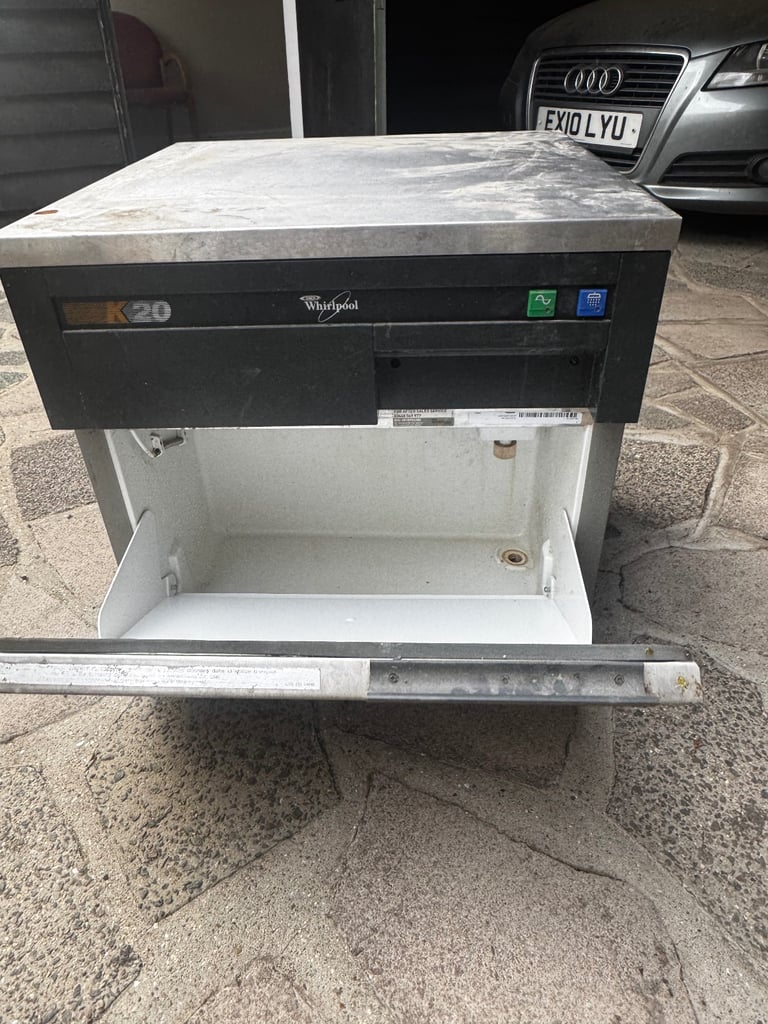 Commercial ice maker 