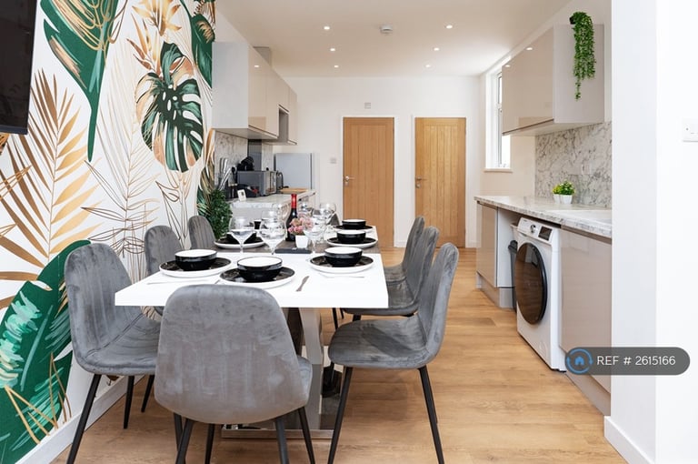 3 bedroom flat in London Road, Portsmouth, PO2 (3 bed) (#2615166)