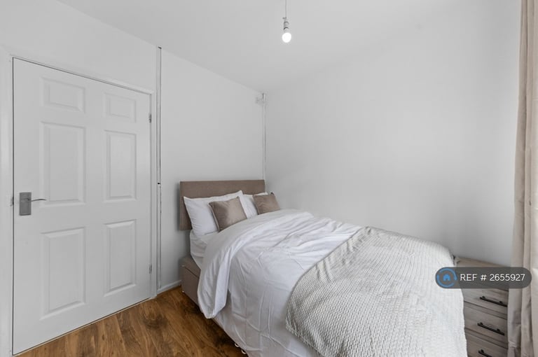4 bedroom house in New Parks Boulevard, Leicester, LE3 (4 bed) (#2655927)