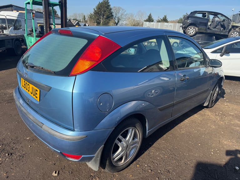 Ford focus mk1 2 door 1.8 petrol 2003 blue BREAKING FOR PARTS 
